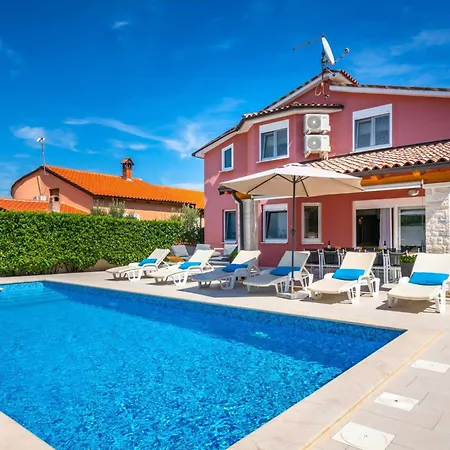 Family Nicole By Interhome * Pula