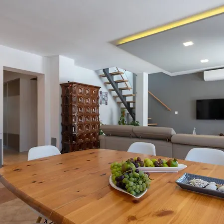 Family Nicole By Interhome Pula