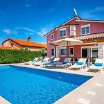 Family Nicole By Interhome * Pula