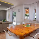 Family Nicole By Interhome * Pula
