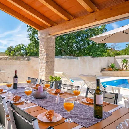 Nyaraló Family Nicole By Interhome Póla