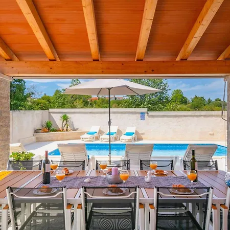 Family Nicole By Interhome * Póla