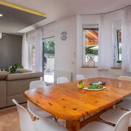 Family Nicole By Interhome * Pula