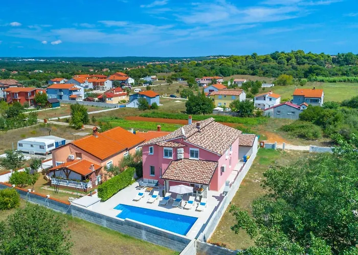 Family Nicole By Interhome Vakantiehuis Pula