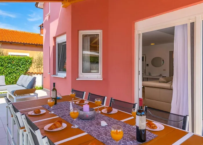 Family Nicole By Interhome * Pula