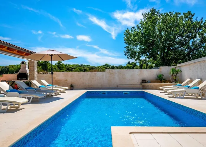 Family Nicole By Interhome Vakantiehuis Pula