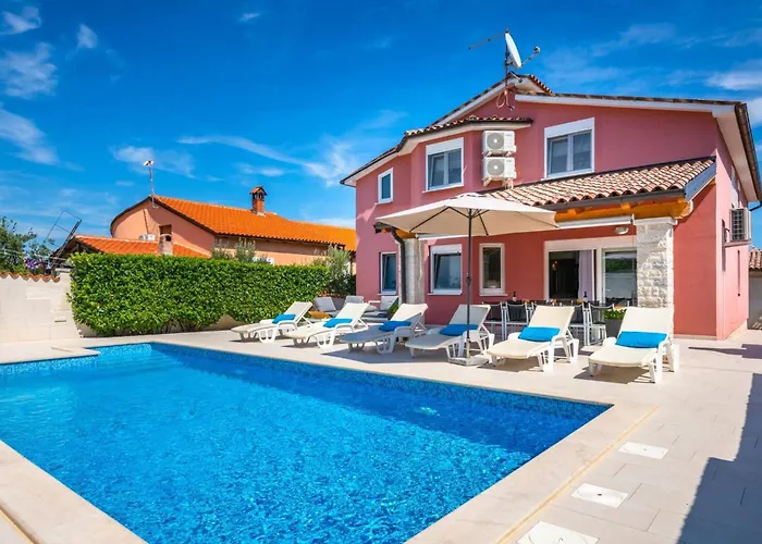 Family Nicole By Interhome * Pula