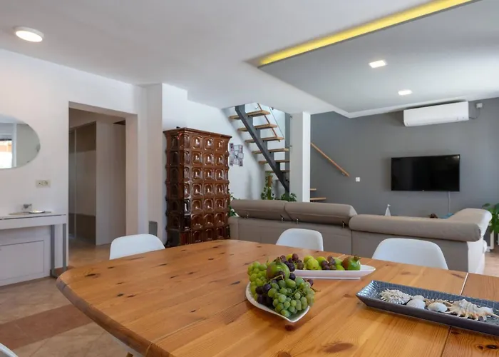 Family Nicole By Interhome Pula