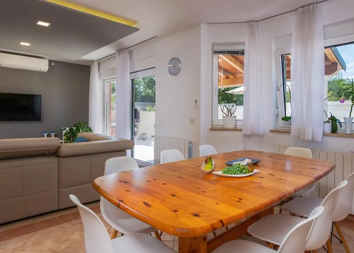 Family Nicole By Interhome * Pula