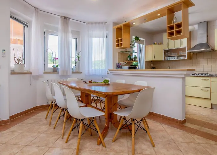 Family Nicole By Interhome Pula